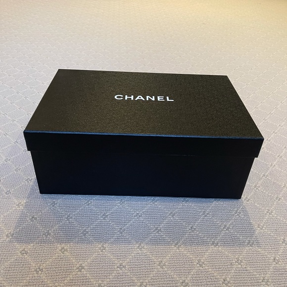 Authentic CHANEL Box - Picture 2 of 8
